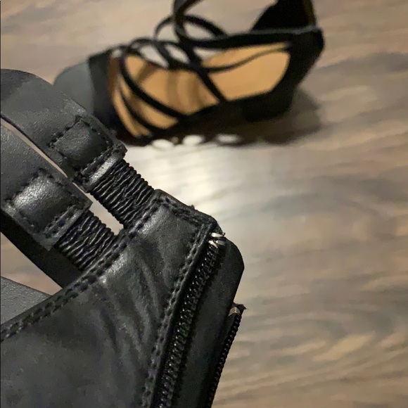 Cutout sandals - Picture 8 of 8